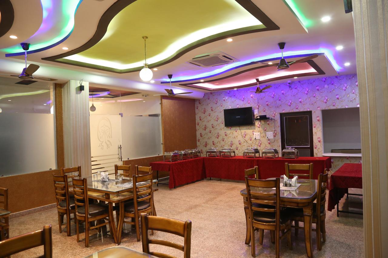 Dhanraj Palace Hotel Bharatpur Restaurant